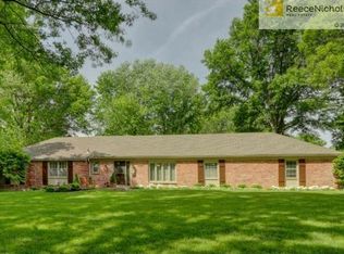 9700 Manor Rd, Leawood, KS 66206