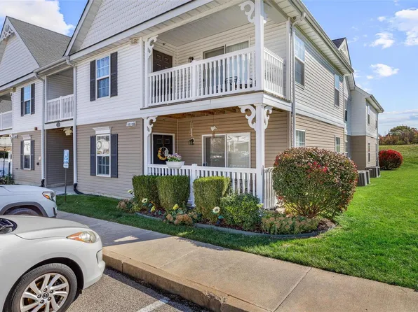 147 Brandy Mill Cir #25D, High Ridge, MO 63049