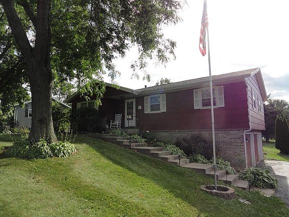 3rd image of 2807 Hillcrest Dr