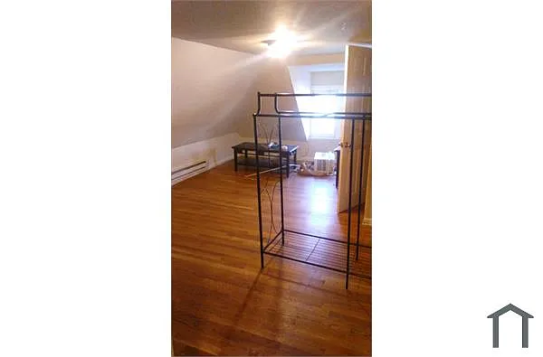 Building Photo - 28 Abbotsford Ave #2