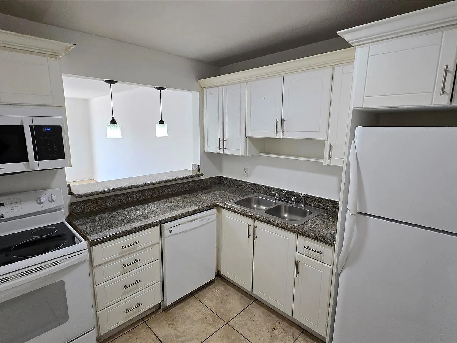 1 bed, 1.5 bath, 740 sqft, $1,590 — Photo 4