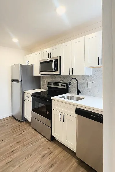 1807 West Albanus Street - 2 — Photo 2