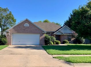 2000 SW Fir Ave, Bentonville, AR 72712