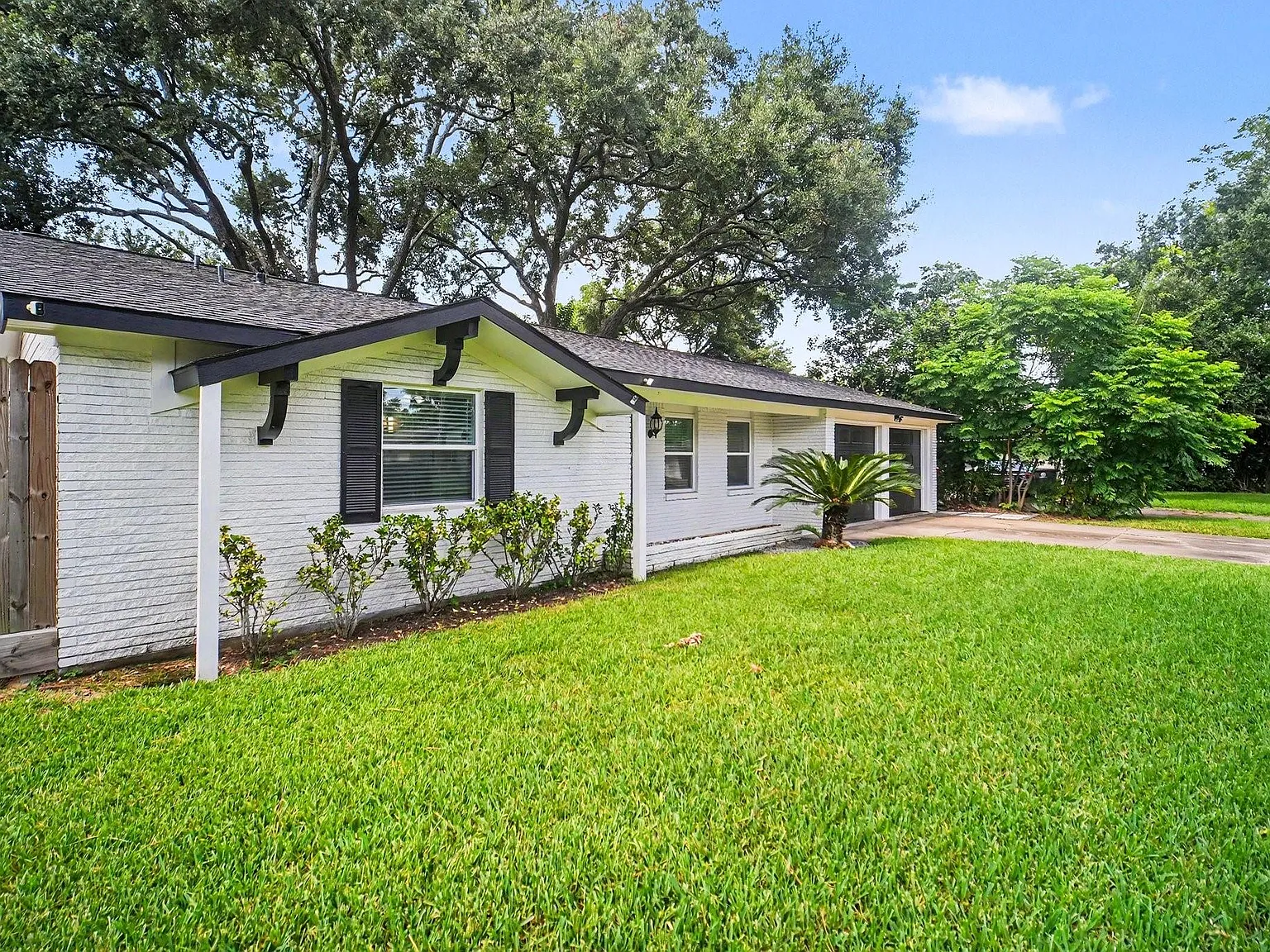 3 bed, 2.0 bath, 1900 sqft, $2,700 — Photo 3