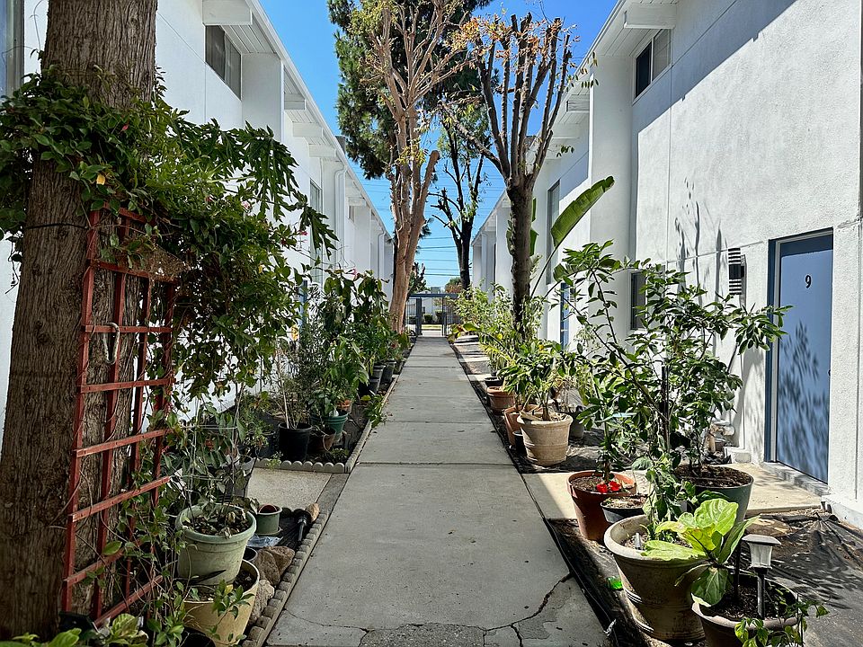1st image of 21133 Saticoy St #2