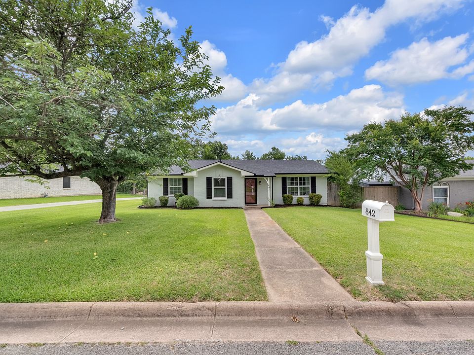 1st image of 842 Starlight Dr