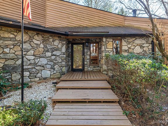 3rd image of 215 Mimosa Hills Dr