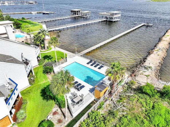 8111 Broadway St APT 5, Galveston, TX 77554