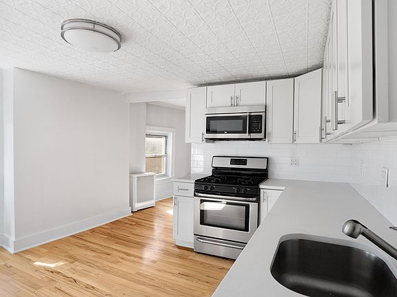 2nd image of 301 Sackett St APT 3R