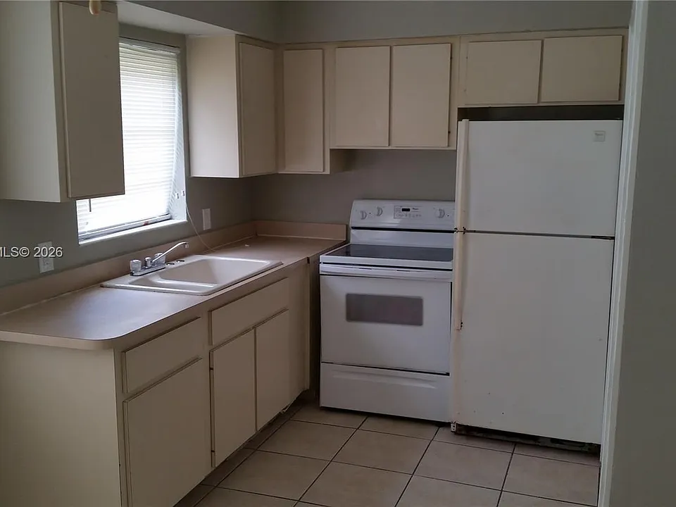 5900 NW 16th Pl #2