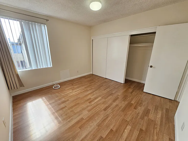 910 N Orange Grove Ave — Photo 14