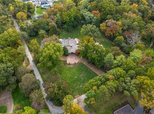 2 Deacon Dr, Saint Louis, MO 63131