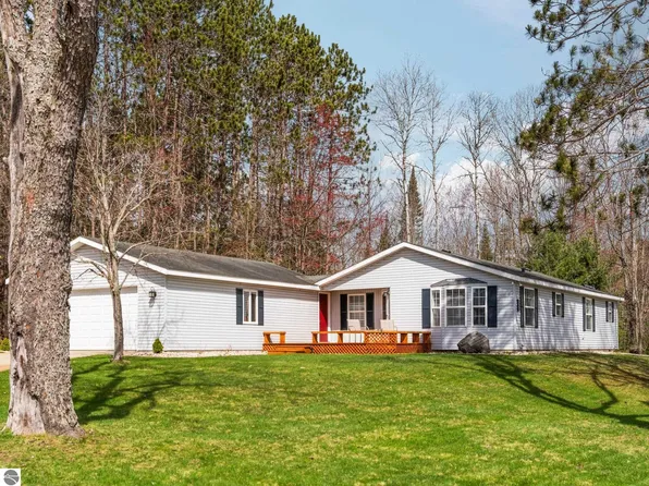 240 S Lake Dr, Cadillac, MI 49601
