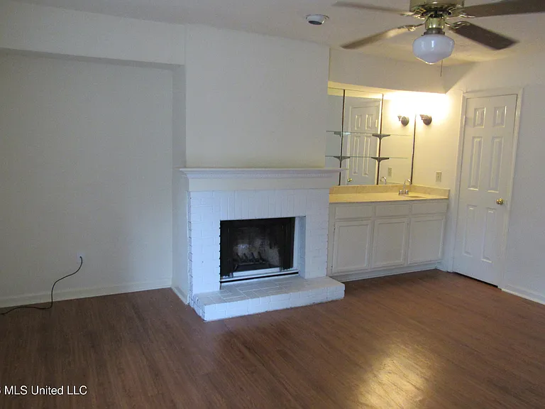 960 Morningside St #A — Photo 3