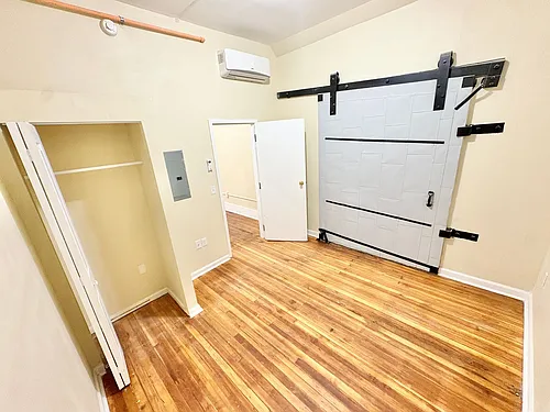 105 Bank St Photo 1