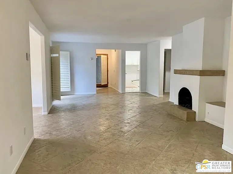 123 W San Carlos Rd — Photo 4