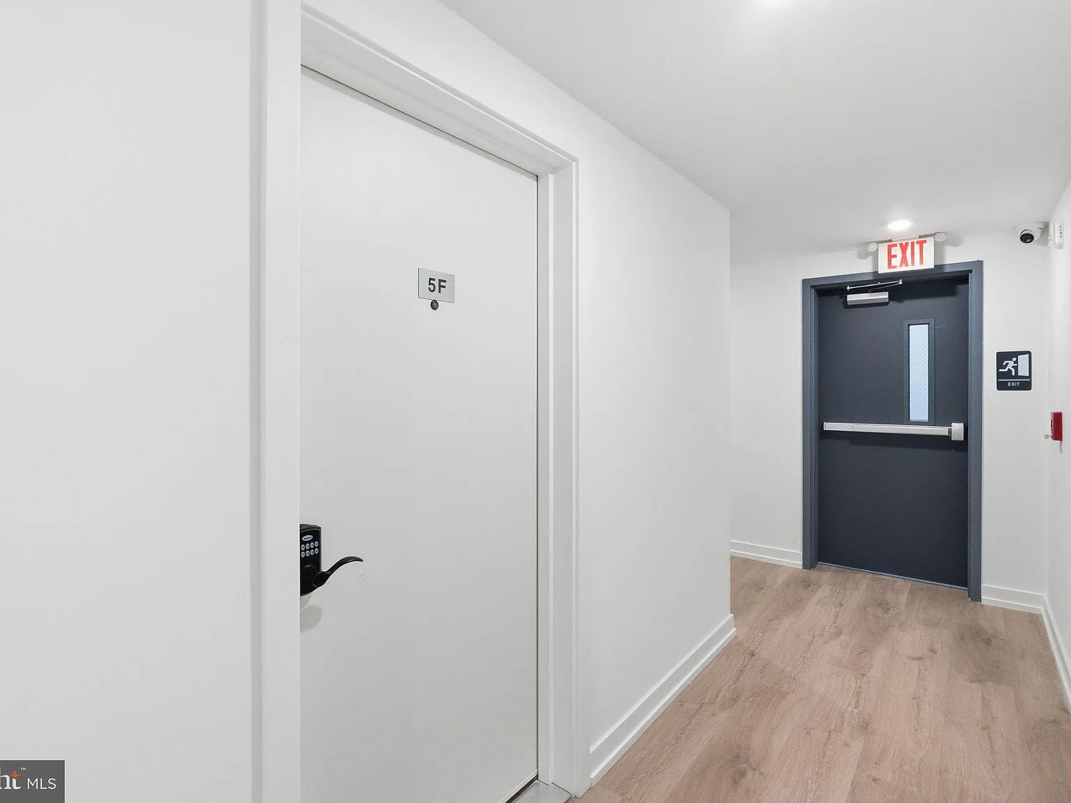1 bed, 1.0 bath, 650 sqft, $2,000 — Photo 2