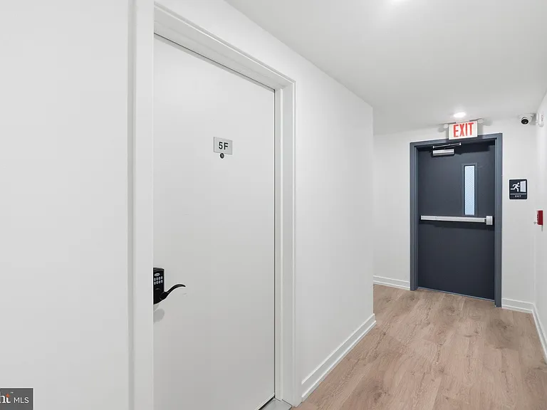 209 New St #5F — Photo 2
