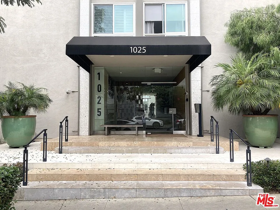 2 bed, 2.0 bath, 1417 sqft, $5,750 — Photo 1