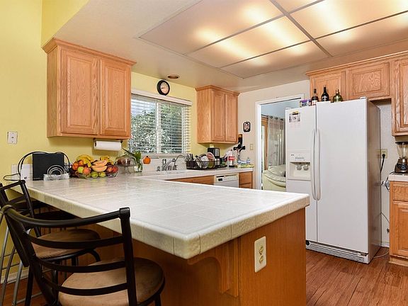 4th image of 1530 Pebblewood Dr