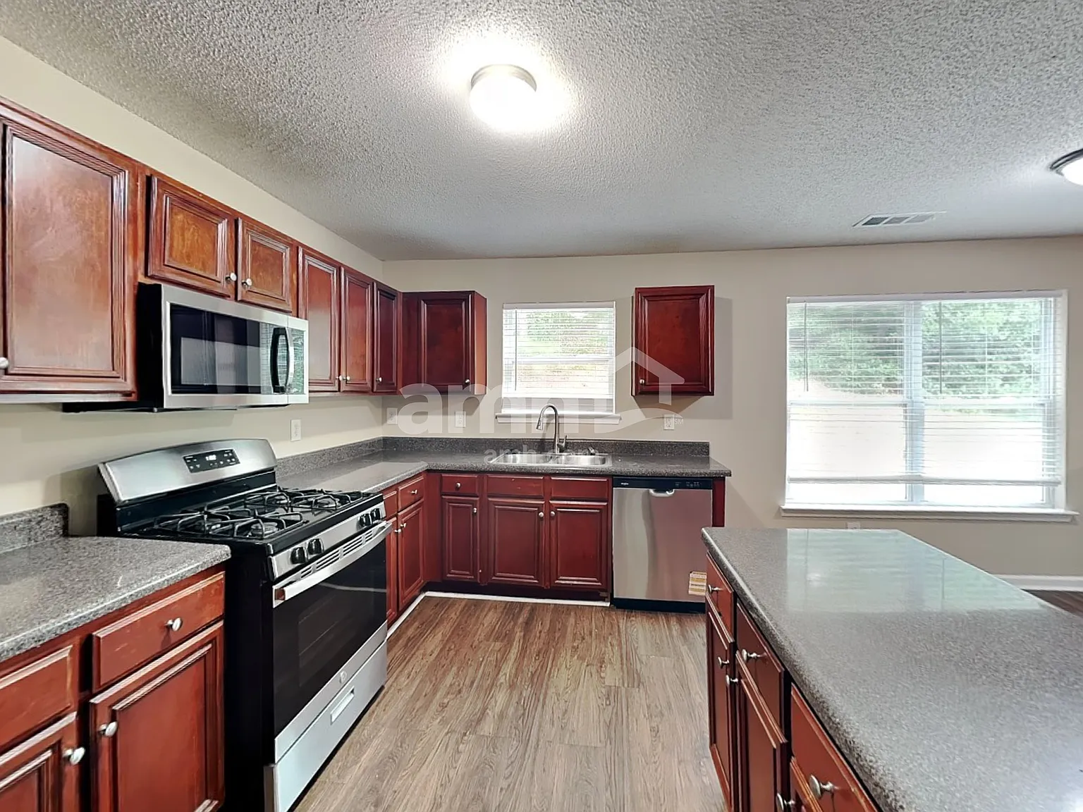 5 bed, 3.0 bath, 3086 sqft, $2,650 — Photo 3