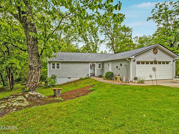 3rd image of 141 Lakeshire Dr
