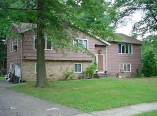 27 Squire Ln, Wayne, NJ 07470