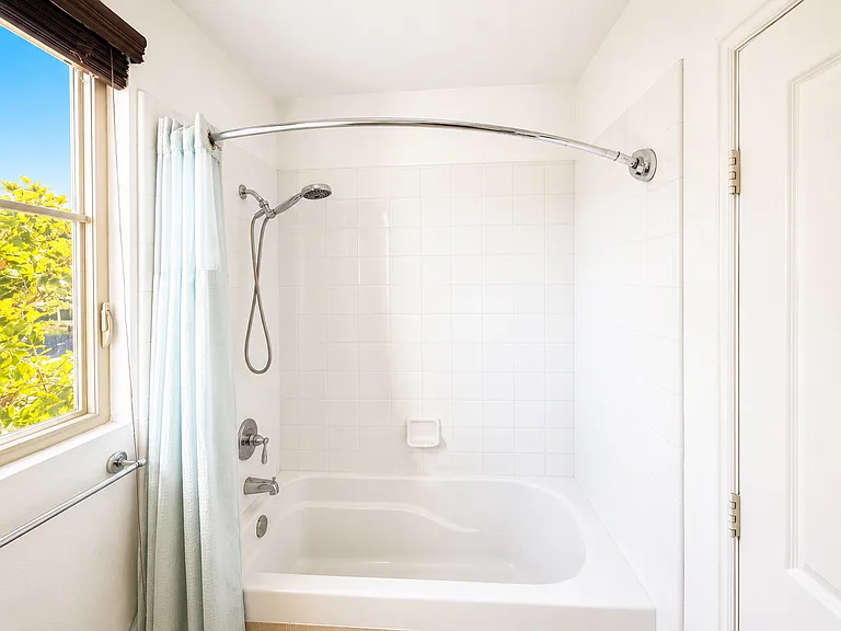 Vantis Dr — Photo 7
