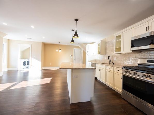 7 Dennell Dr, Lincoln, RI 02865