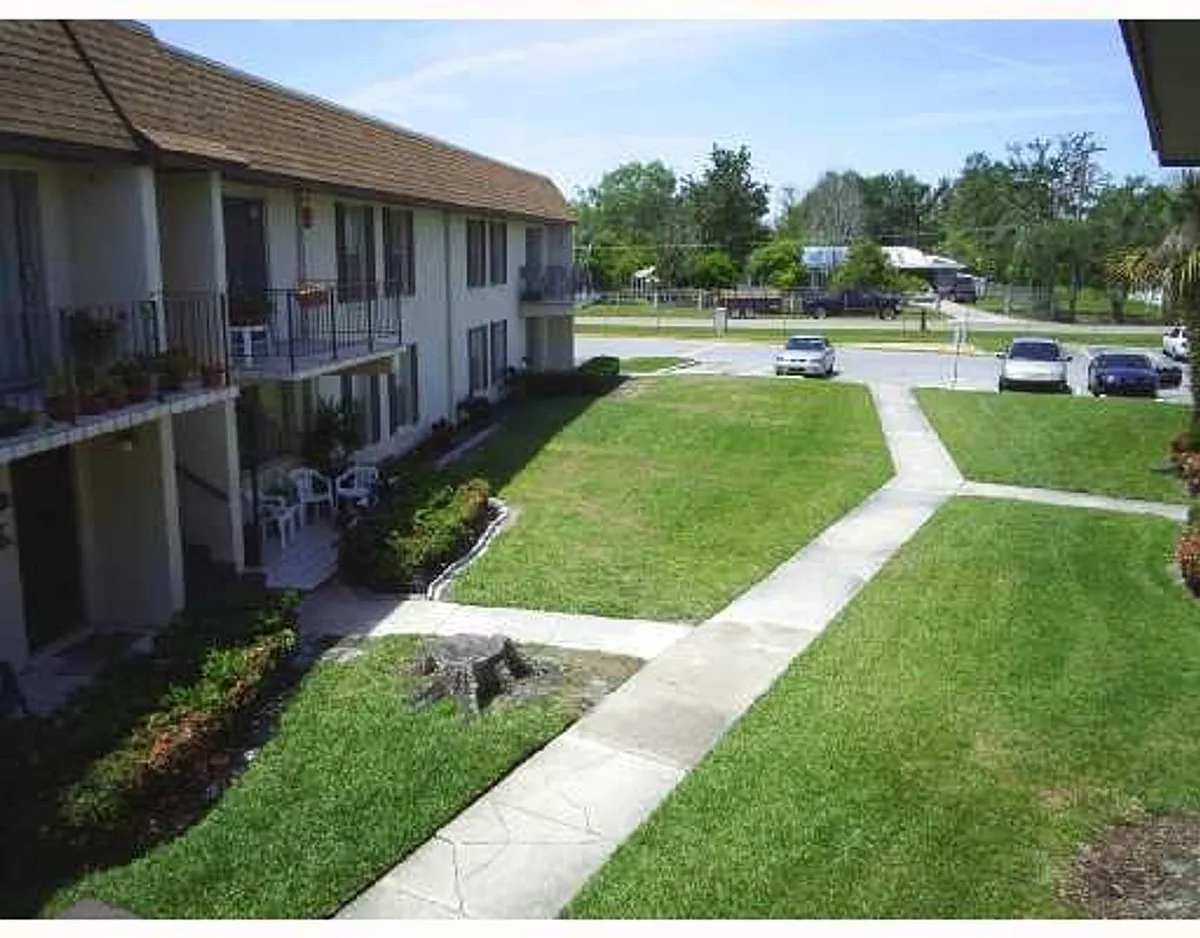 Building Photo - 937 W Oak Ridge Rd #B