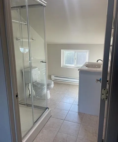 Third floor bathroom area