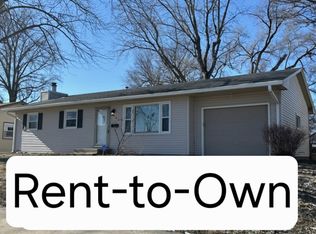 900 13th St, Silvis, IL 61282