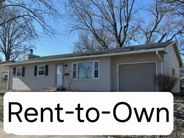 900 13th St, Silvis, IL 61282