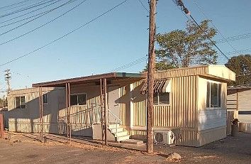 Mobilehome entrance and awning