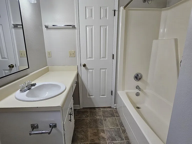 2388 Gregory Dr — Photo 29