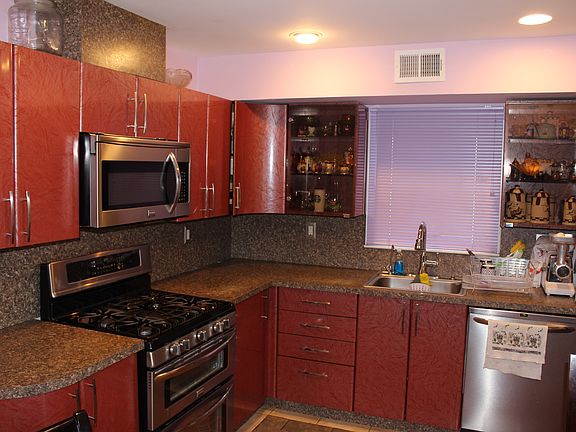 5th image of 522 Bedford Ave