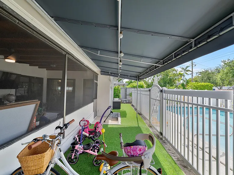 4208 Monroe St — Photo 17