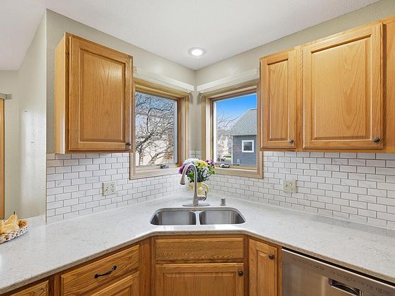 5th image of 1609 Oakridge Way