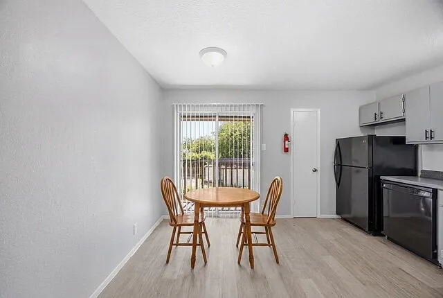 2 bed, 1.0 bath, 750 sqft, $1,100 — Photo 1