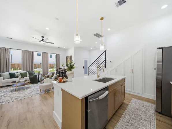 8902 Knoll Leaf Dr, Houston, TX 77080