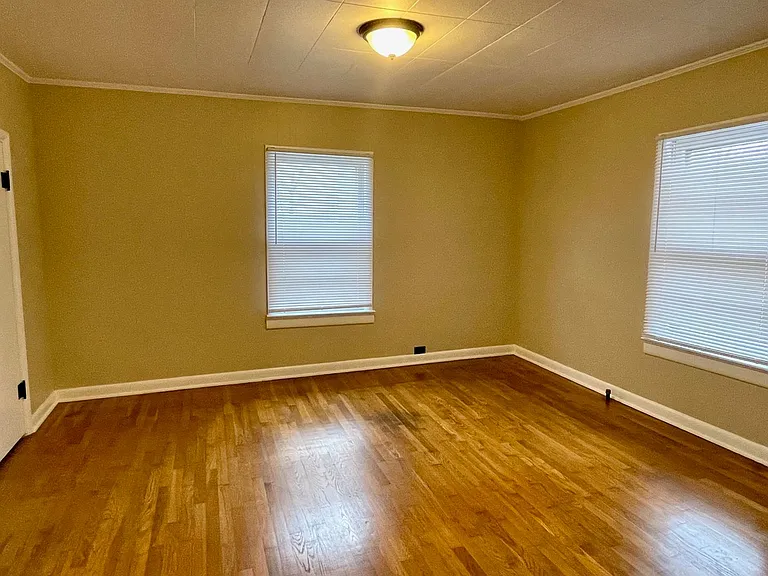 255 Highview St — Photo 2