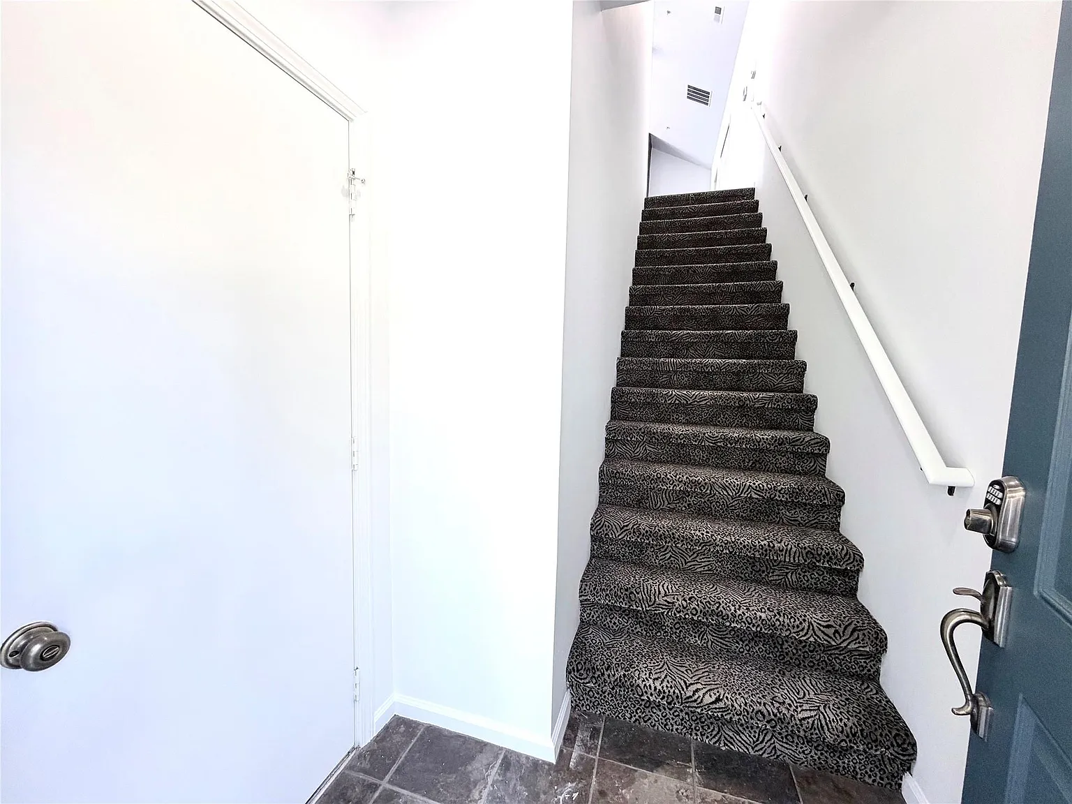 2 bed, 2.0 bath, 1242 sqft, $2,000 — Photo 2