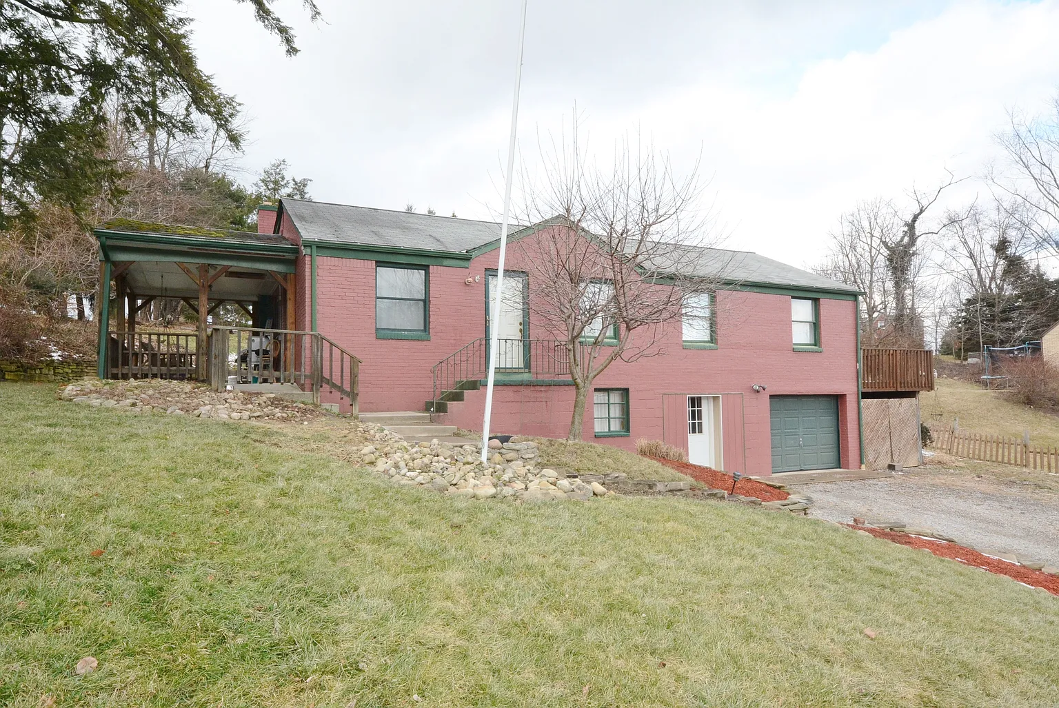 212 Coral Dr photo 1