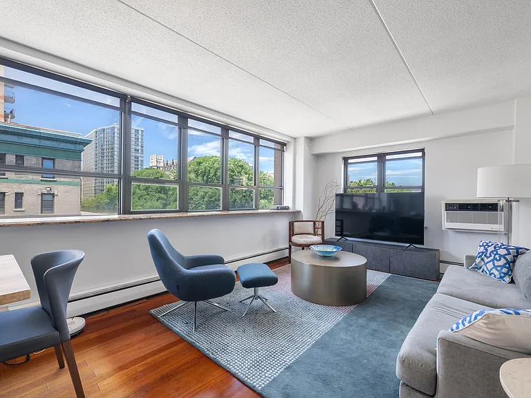 220 Manhattan Ave #5H — Photo 1