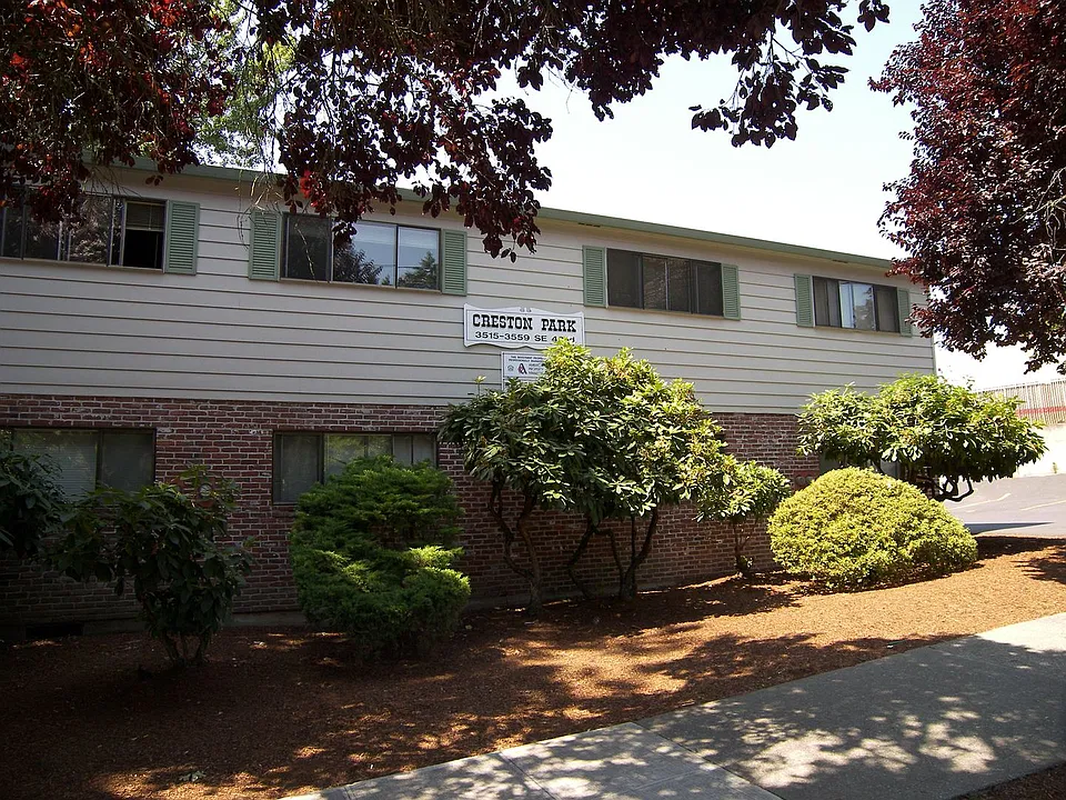 3515-3557 SE 42nd Ave