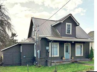 131 NE 2nd St, Willamina, OR 97396