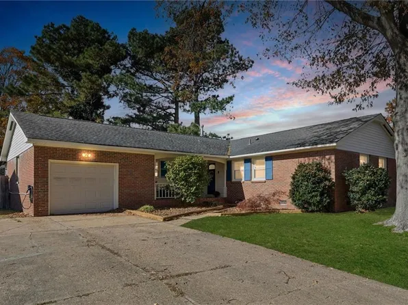 2204 Trant Lake Dr, Virginia Beach, VA 23454