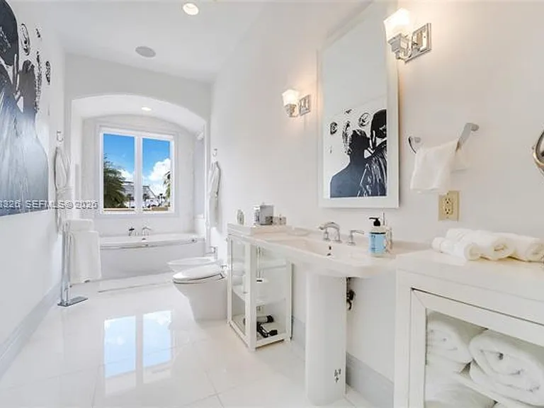 100 Palm Ave — Photo 32