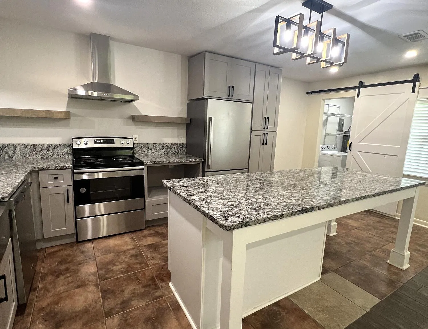 3 bed, 2.0 bath, 1004 sqft, $1,275 — Photo 4