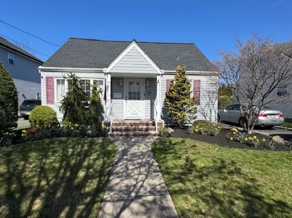 16 Maple Hill Rd, Clifton City, NJ 07013